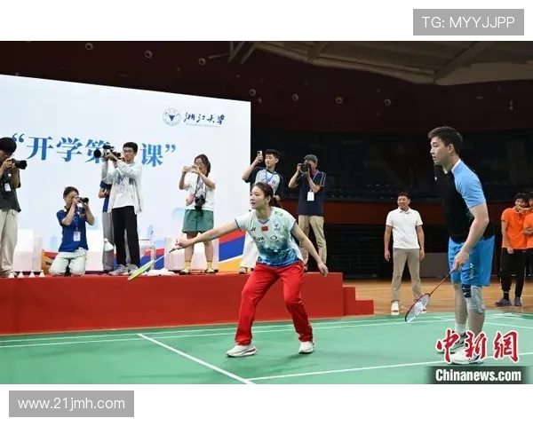 深圳羽毛球队与杭州羽毛球队赛后复盘速度对决的精彩分析与启示